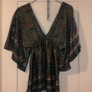 Patterned blouse, flowy sleeves, V neck